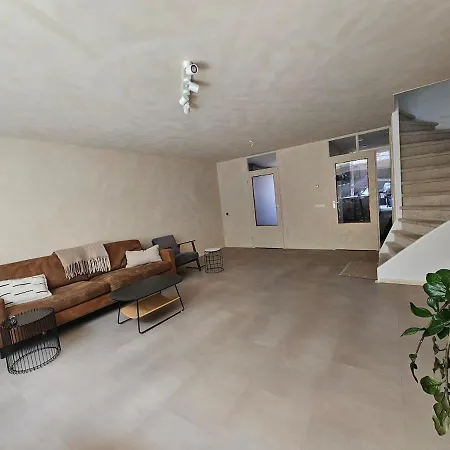 Unique Luxury Family At Gein Metrostation *