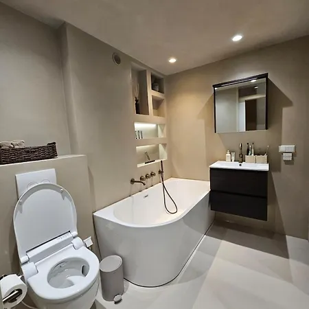 Unique Luxury Family At Gein Metrostation *