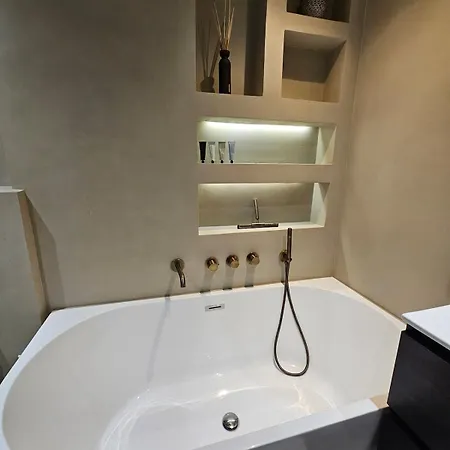 Unique Luxury Family At Gein Metrostation *