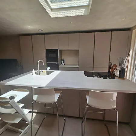 Unique Luxury Family At Gein Metrostation *