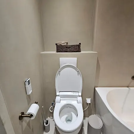 Unique Luxury Family At Gein Metrostation *